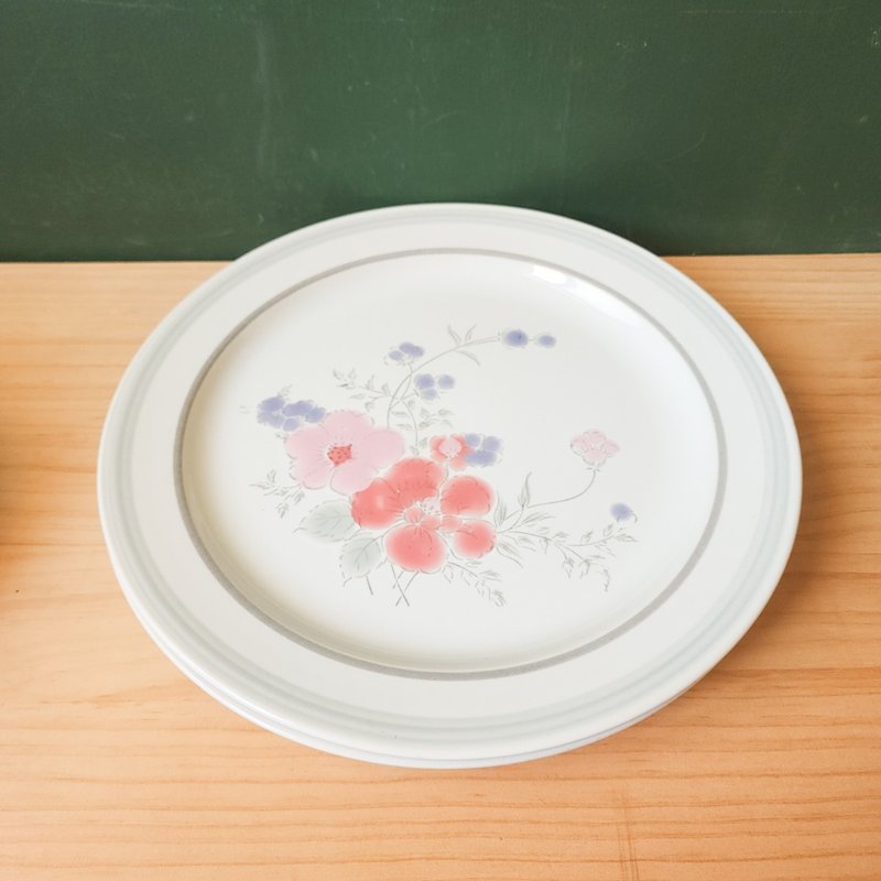 [Arctic second-hand groceries] A set of two early Vintage Stoneware flower Japanese plates - Plates & Trays - Other Materials White