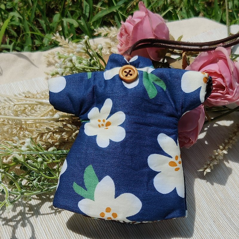 Jade patchwork handmade-cotton key bag/blue sky and yellow flowers - Keychains - Cotton & Hemp Blue