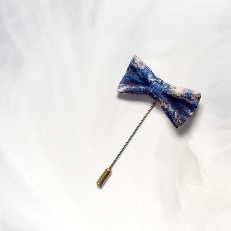 SK0181 油彩藍 印花緞面蝴蝶結 限量手工胸針 - 胸針 - 其他材質 藍色