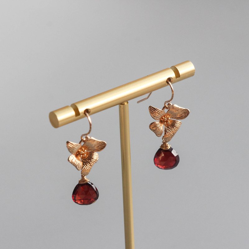 925 silver retro temperament garnet flower earrings - Earrings & Clip-ons - Gemstone Red