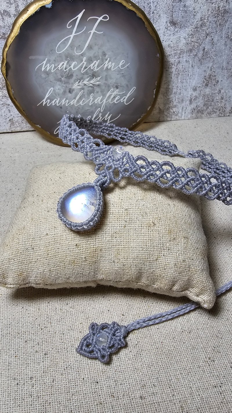 M20 Moonstone macrame Necklace and Handcrafted Jewelry - สร้อยคอ - วัสดุอื่นๆ สีเทา