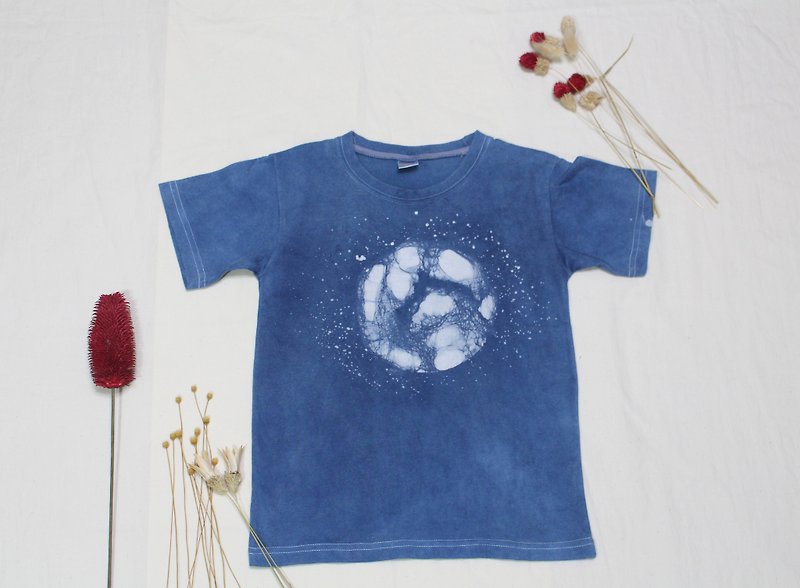 Free to stain isvara handmade blue dye universe series of earth (baby children's clothing) cotton T-shirt - อื่นๆ - ผ้าฝ้าย/ผ้าลินิน สีน้ำเงิน