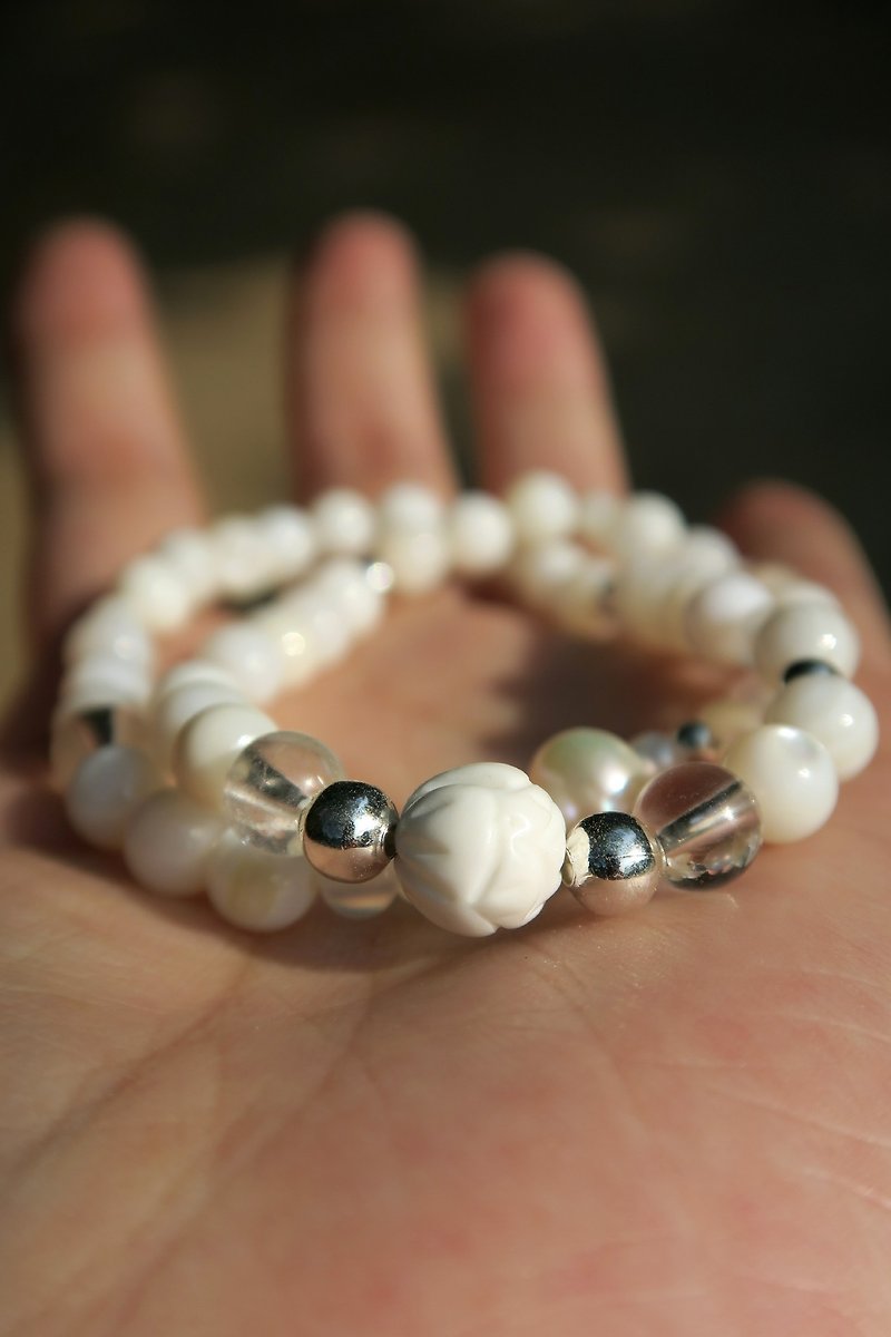 Natural White Pearl / Carved Lotus White Clayton / White Crystal / Shell Bead / 925 Sterling Silver Bead Bracelet