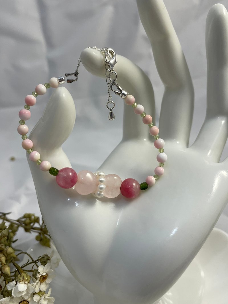 Cherry Blossom Pink Crystal Freshwater Pearl Cherry Blossom Rain Diopside Empress Shell Bracelet - สร้อยข้อมือ - คริสตัล 