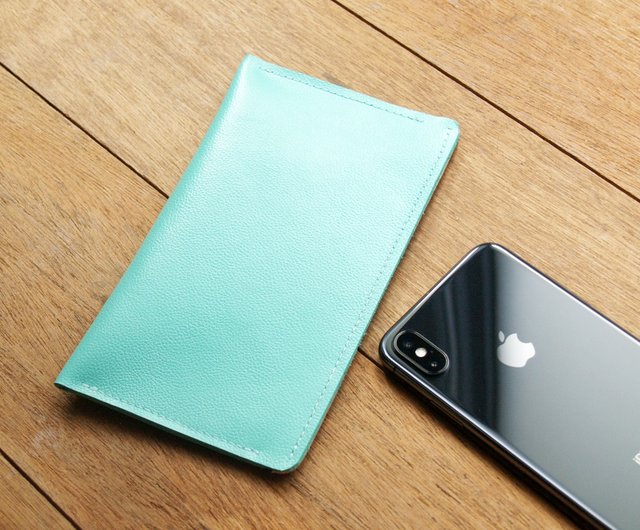 Apple iPhone XR ブルー 本体　＋画像のiPhoneケース付き Amazon.com: Apple Clear Case (for iPhone XR) : Cell Phones