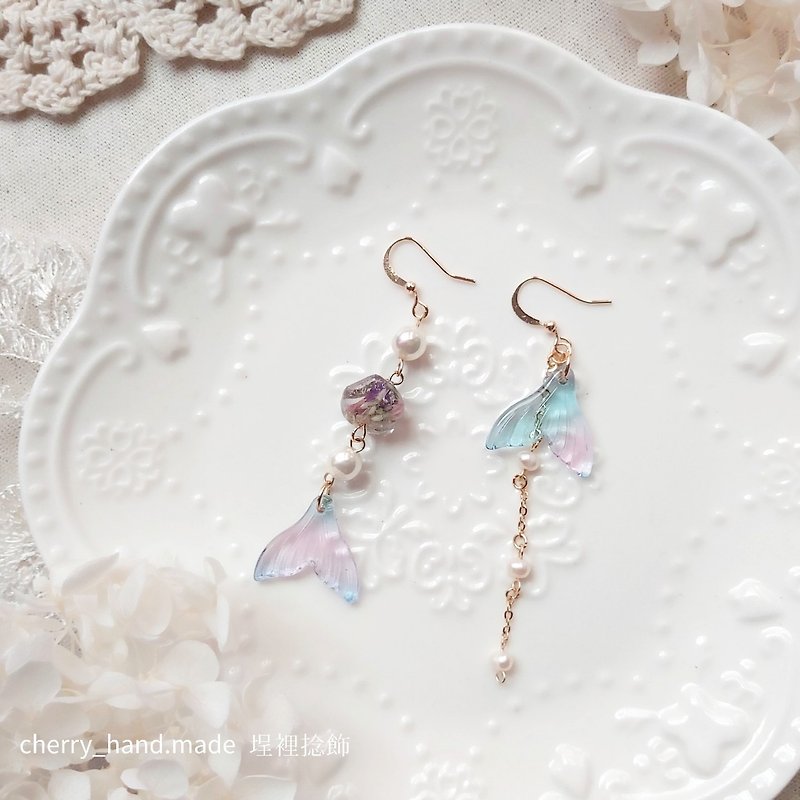 Mermaid ㅣ handmade earrings 14k gold Clip-On/ ear pin pearl glass - Earrings & Clip-ons - Colored Glass Transparent