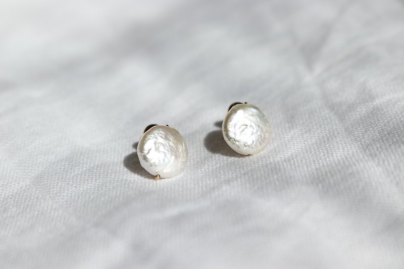 Coin - Minimalist&#x27;s Pearl Earrings