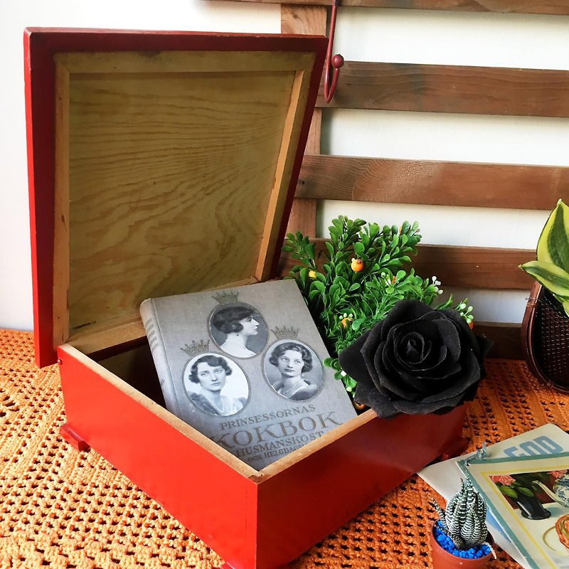 Nordic grocery - illustration red square wooden box Red wood box - กล่องเก็บของ - ไม้ สีแดง