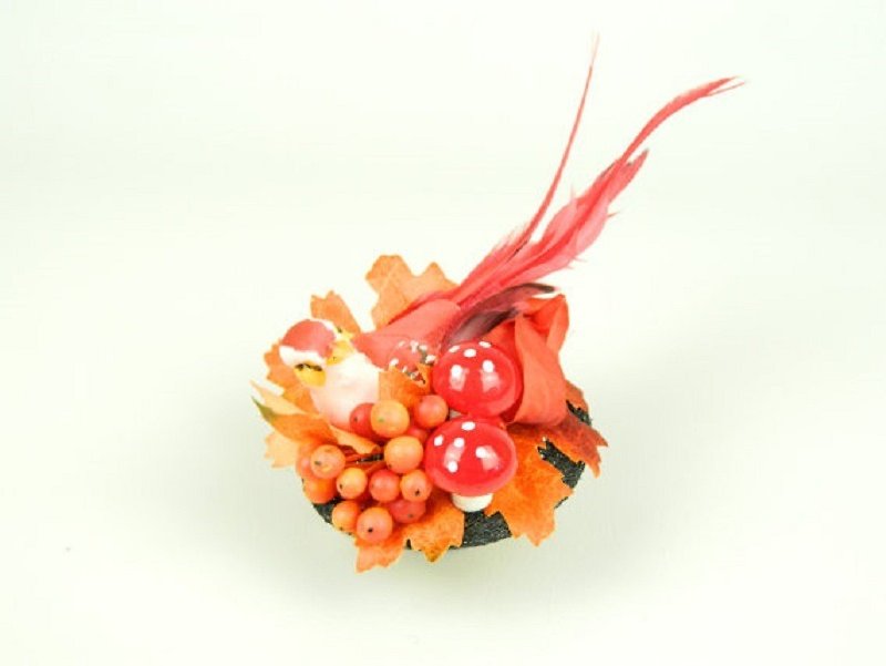 Fascinator Headpiece Cocktail Hat Feathered Bird and Silk Flowers Woodland in Red and Orange Summer and Spring Party Hair Accessory - เครื่องประดับผม - วัสดุอื่นๆ สีแดง