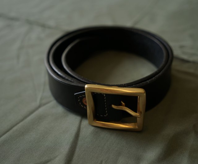 Twist leather belt