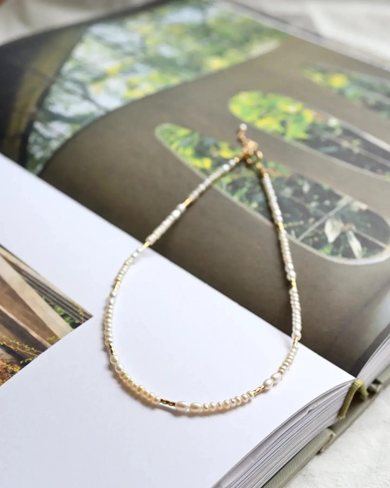 Weaving Dew Drops - Rice Pearl Choker - สร้อยคอ - วัสดุอื่นๆ 