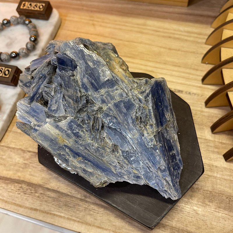 Natural Stone Furnishings Home Furnishings Flashing Throat Chakra Physical and Mental Health - Items for Display - Crystal Blue