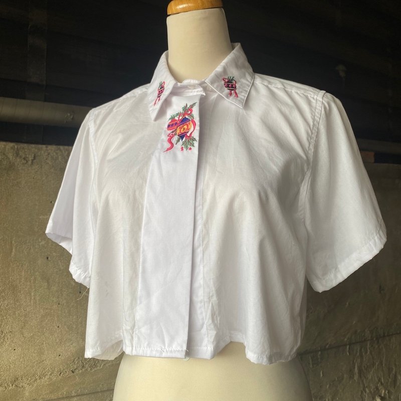 --Vintage--Christmas atmosphere embroidered short shirt - เสื้อเชิ้ตผู้หญิง - วัสดุอื่นๆ ขาว