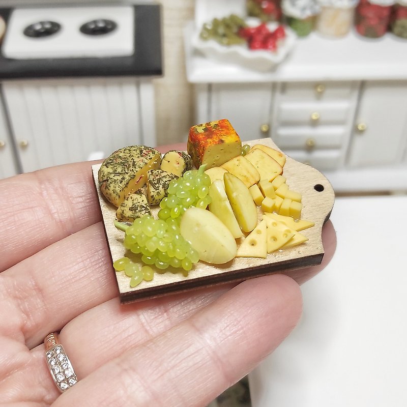 Cheese board, Cheese assortment, realistic cheese, polymer clay, Cheese for doll - 嬰幼兒玩具/毛公仔 - 黏土 