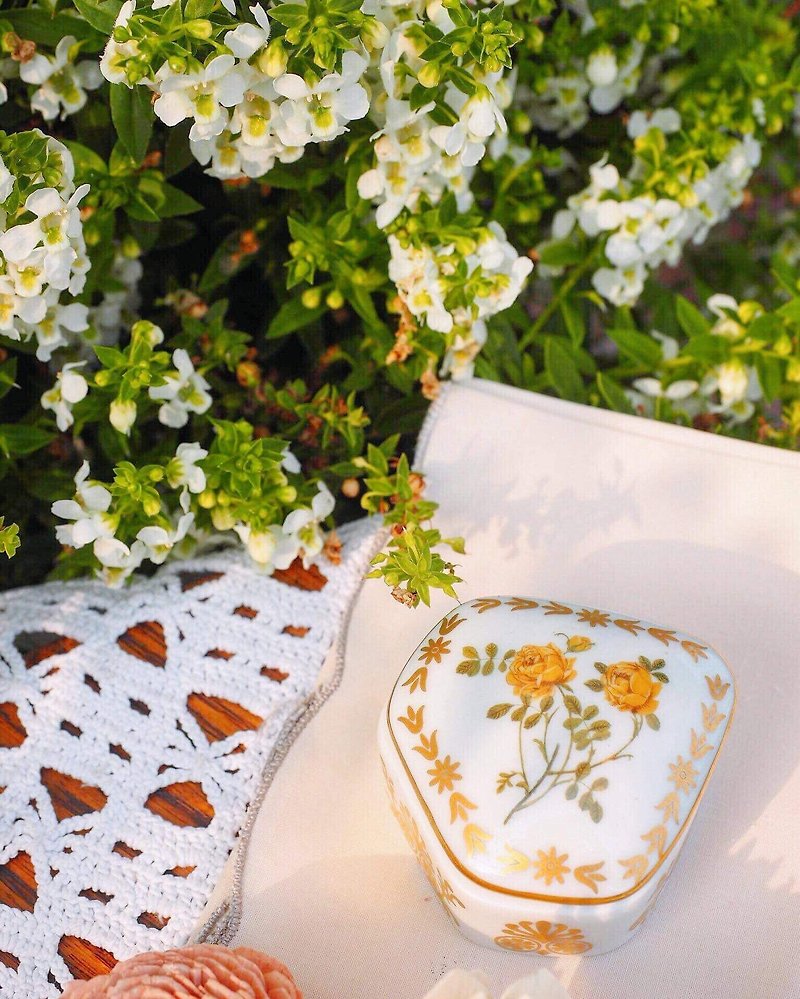 Queen Josephine rose garden bone china box yellow flower B JS - Items for Display - Porcelain Yellow