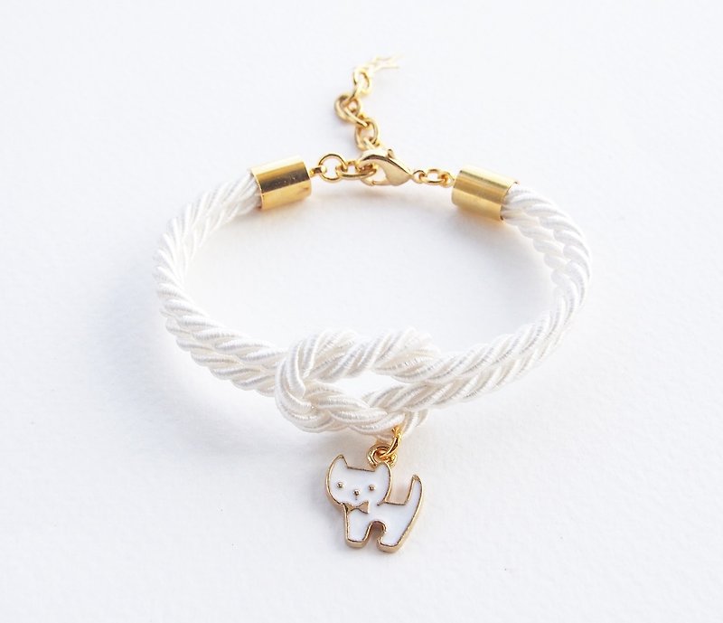 White knot bracelet with white kitten charm - สร้อยข้อมือ - วัสดุอื่นๆ ขาว