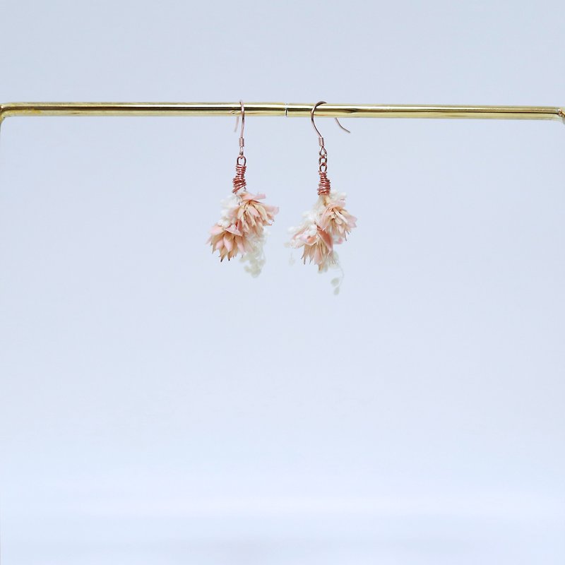 Bouquet 壹 hill flower bouquet dry flower earrings - Earrings & Clip-ons - Plants & Flowers Pink