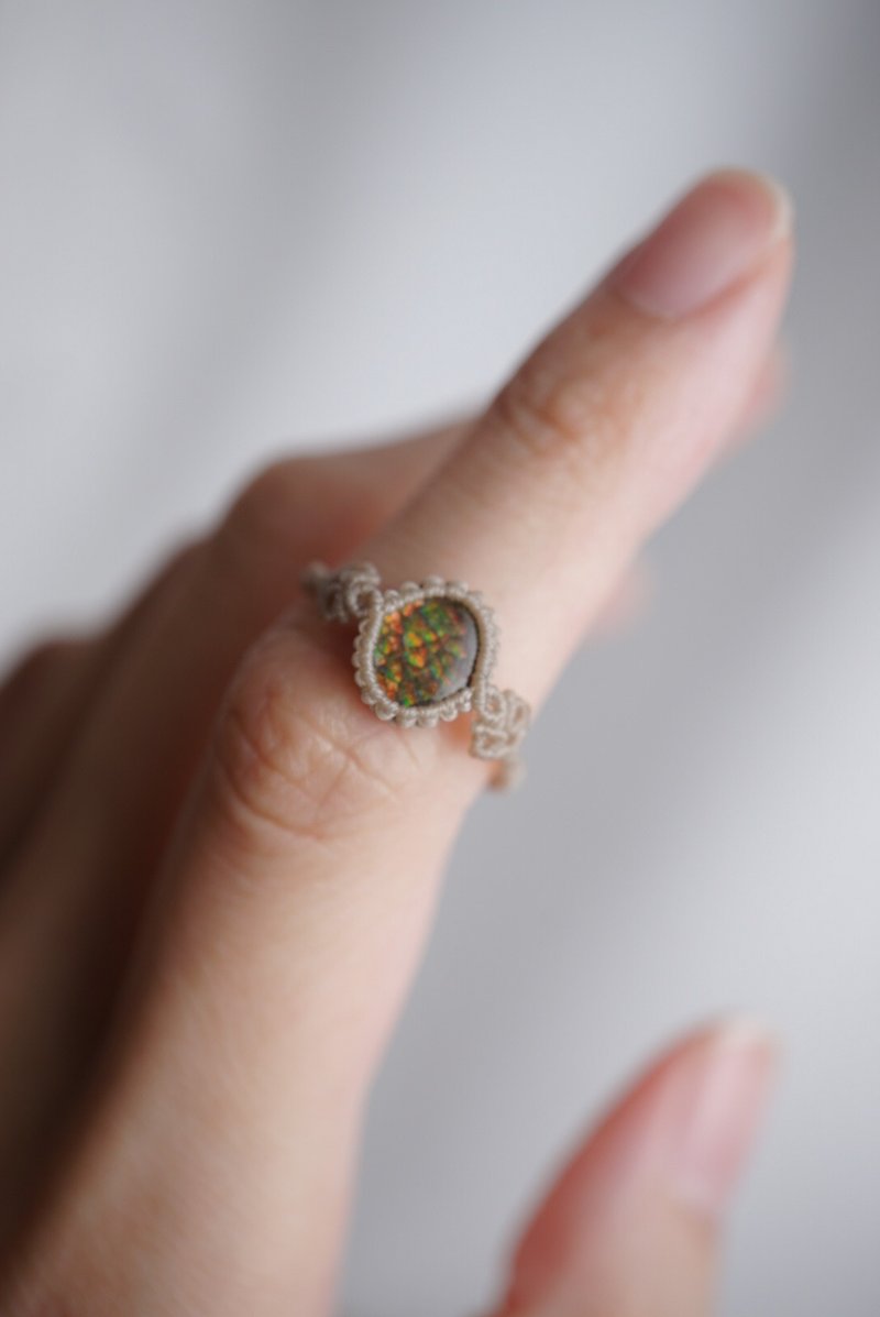 Fire Opal Wax Cord Woven Ring - สร้อยคอ - เครื่องเพชรพลอย สีกากี