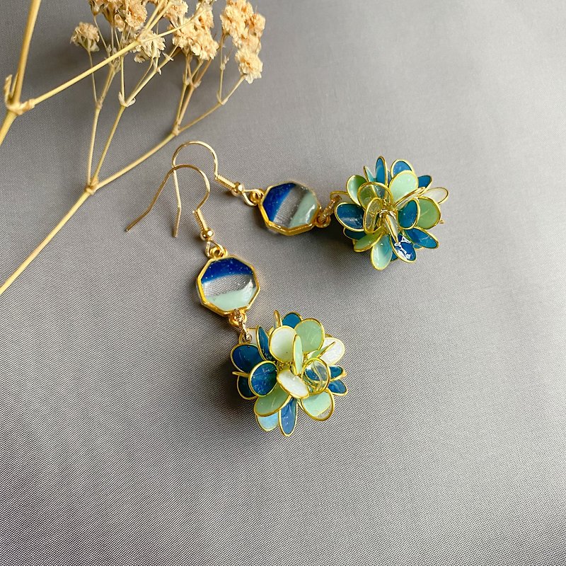 blue green hydrangea earring【wedding】 - ต่างหู - เรซิน สีเขียว