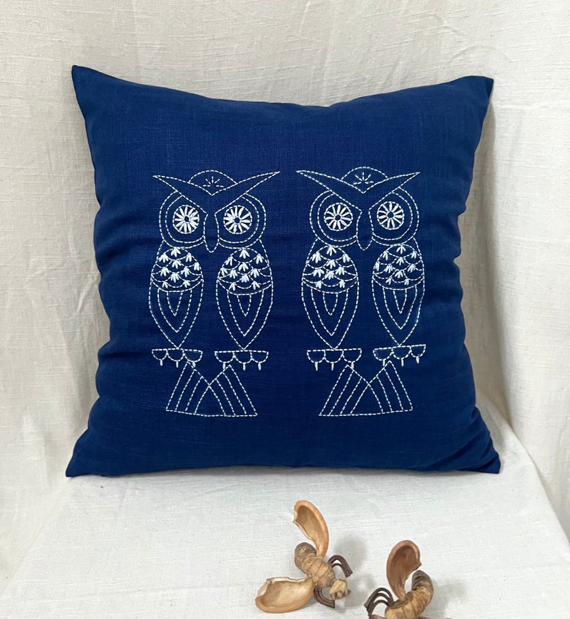 Hand-Embroidered Owl Cushion Cover: Blue Linen-Look Throw Pillow - 枕頭/抱枕 - 棉．麻 藍色