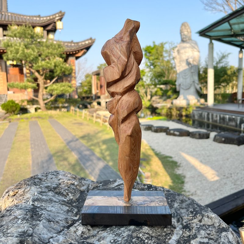 雕刻件　孤詠者　台灣檜木　巴拉圭綠檀底座 - 擺飾/家飾品 - 木頭 橘色