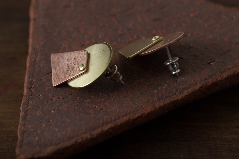 銅/黃銅 金工/飾品 - 雙人 幾何關節鎚目鉚釘耳環 / 胸針