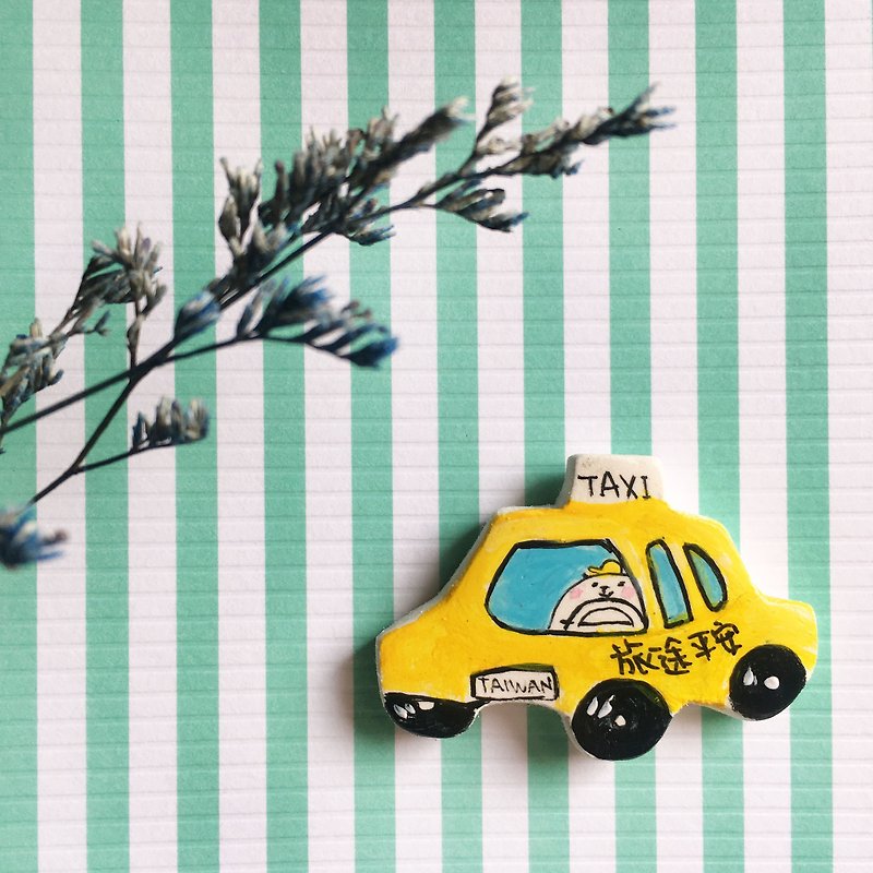 Hand-made hand-painted Taiwan taxis pins - เข็มกลัด - ดินเหนียว สีเขียว