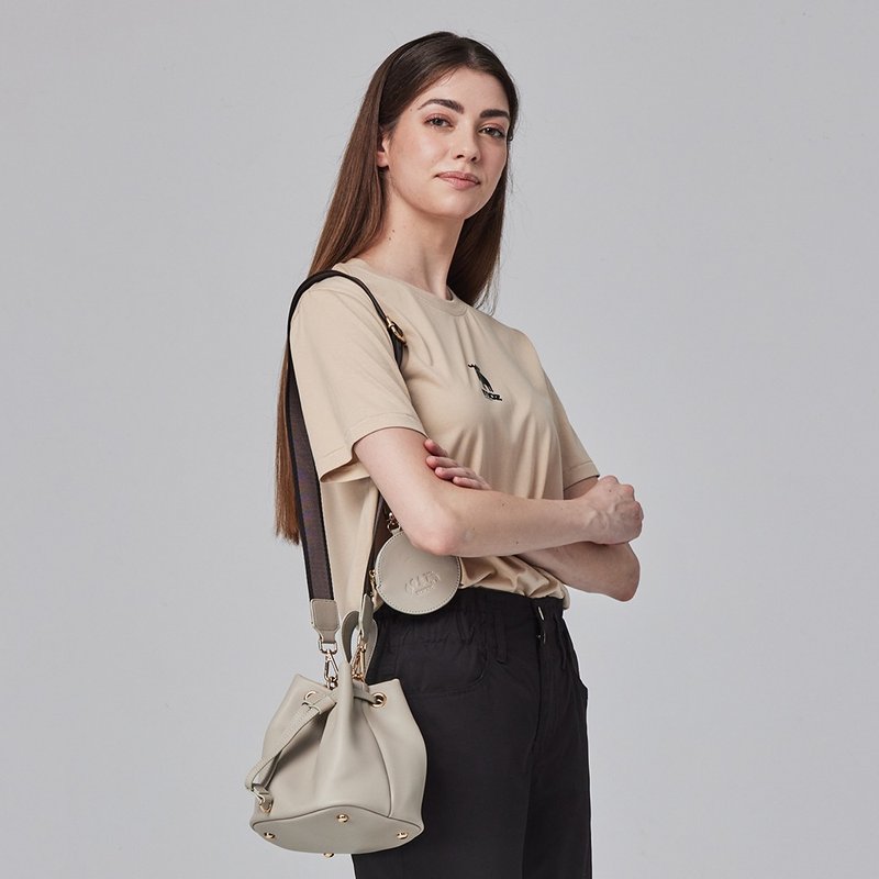 moz Swedish moose leather water-repellent bucket bag (oatmeal gray) - กระเป๋าแมสเซนเจอร์ - วัสดุกันนำ้ สีเทา