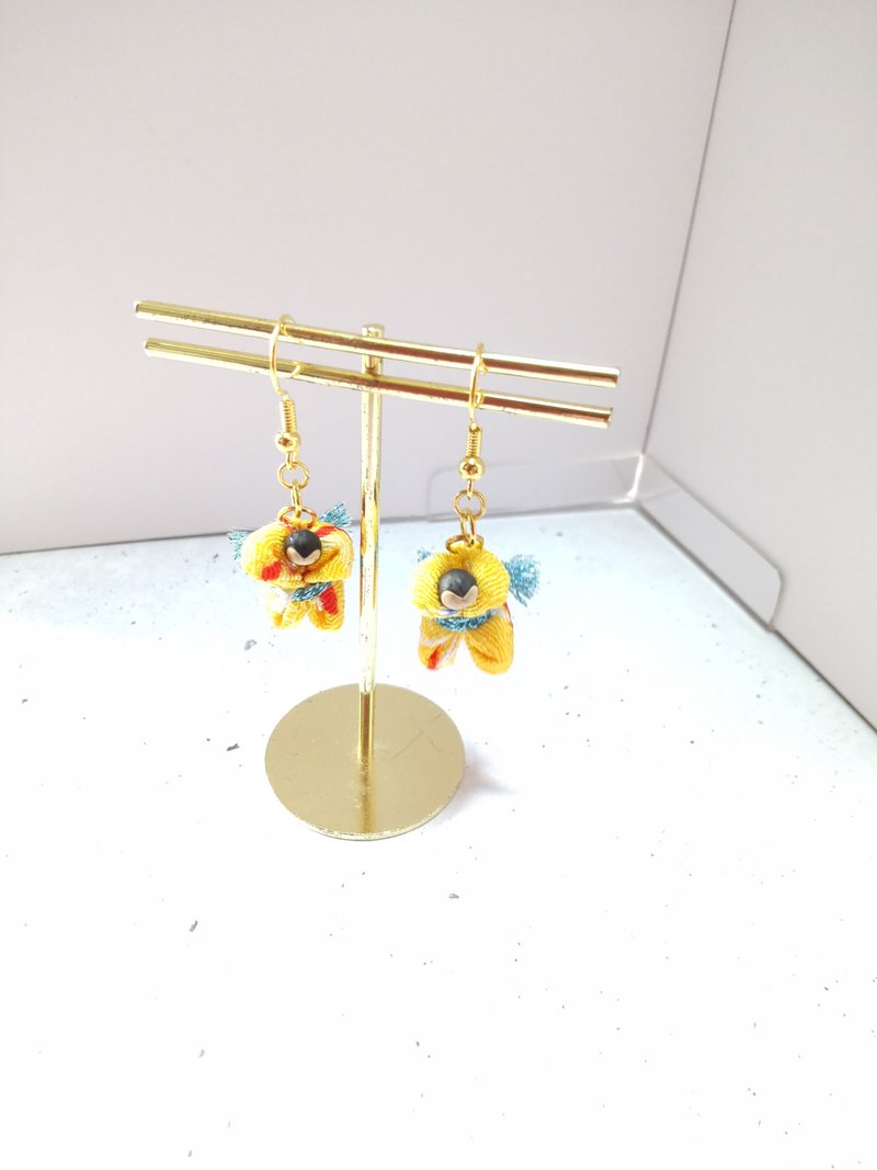 Sarubobo Earrings Yellow - ต่างหู - ไฟเบอร์อื่นๆ สีเหลือง