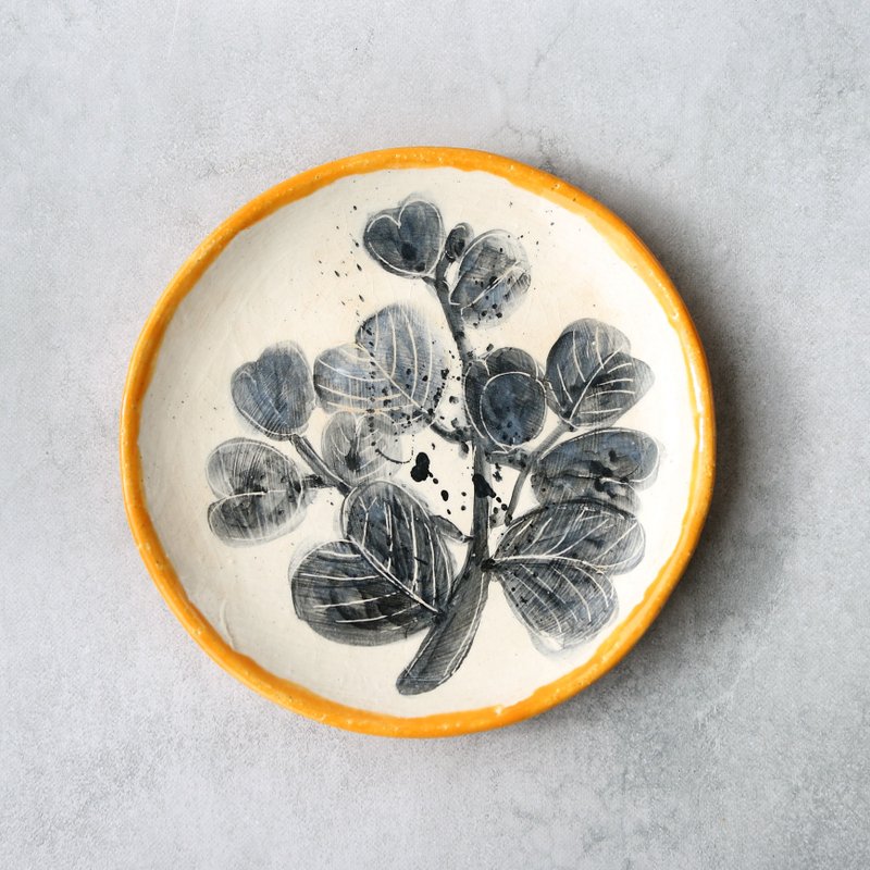 Black Leaf - Winter Hand-Painted Plate 2 - จานและถาด - ดินเผา สีดำ