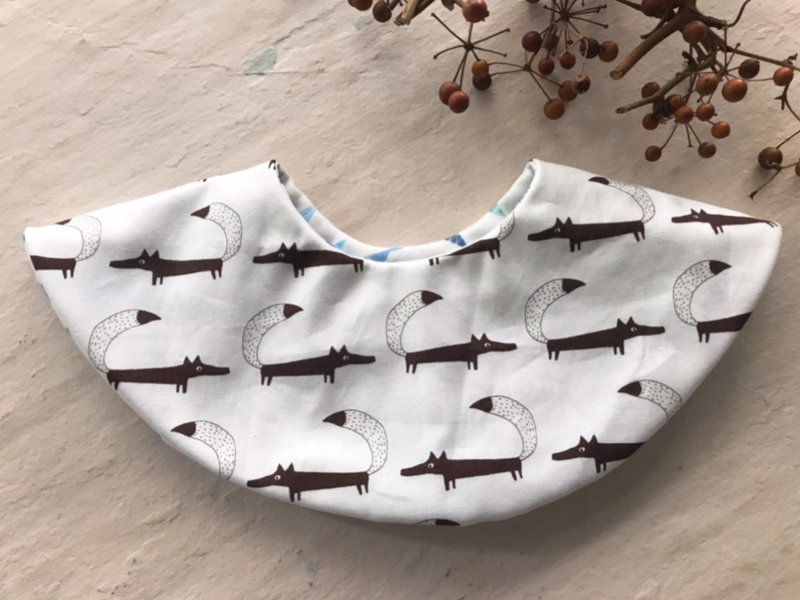 狐狸很忙在排隊     360度雙面手工純棉六層紗圓圍兜口水巾 - 圍兜/口水巾 - 棉．麻 白色