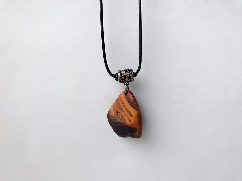 visible. Lemon Lik wood tumor necklace - Necklaces - Wood Multicolor
