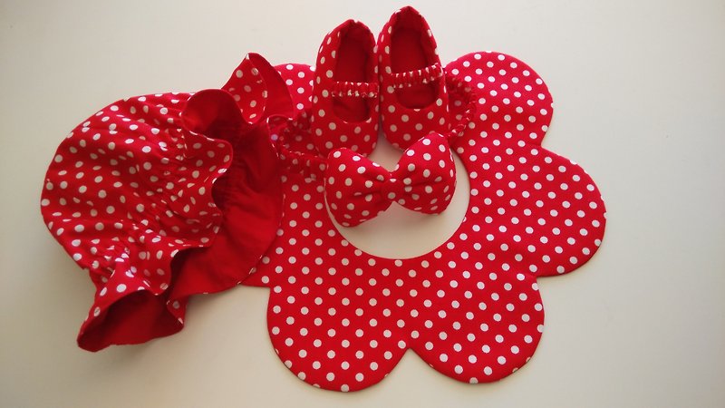 紅底點點彌月禮物 嬰兒鞋+嬰兒帽+髮帶+圍兜 - 彌月禮盒 - 其他材質 紅色