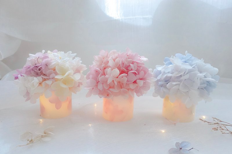 Mini version hydrangea candle LED light / night light (warm white light medium version) home decoration preserved flowers - ช่อดอกไม้แห้ง - พืช/ดอกไม้ สึชมพู