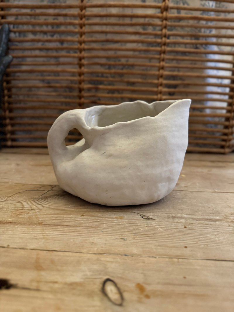 Wabisabi white pottery unglazed irregular pottery pot - ของวางตกแต่ง - ดินเผา 