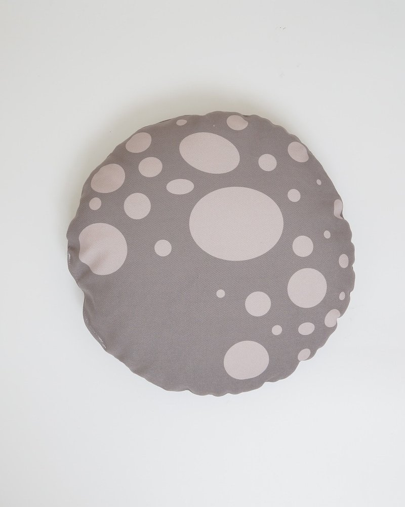 Hugged Moon Round Pillow | Customized Pillow | Pillow - หมอน - ผ้าฝ้าย/ผ้าลินิน สีแดง