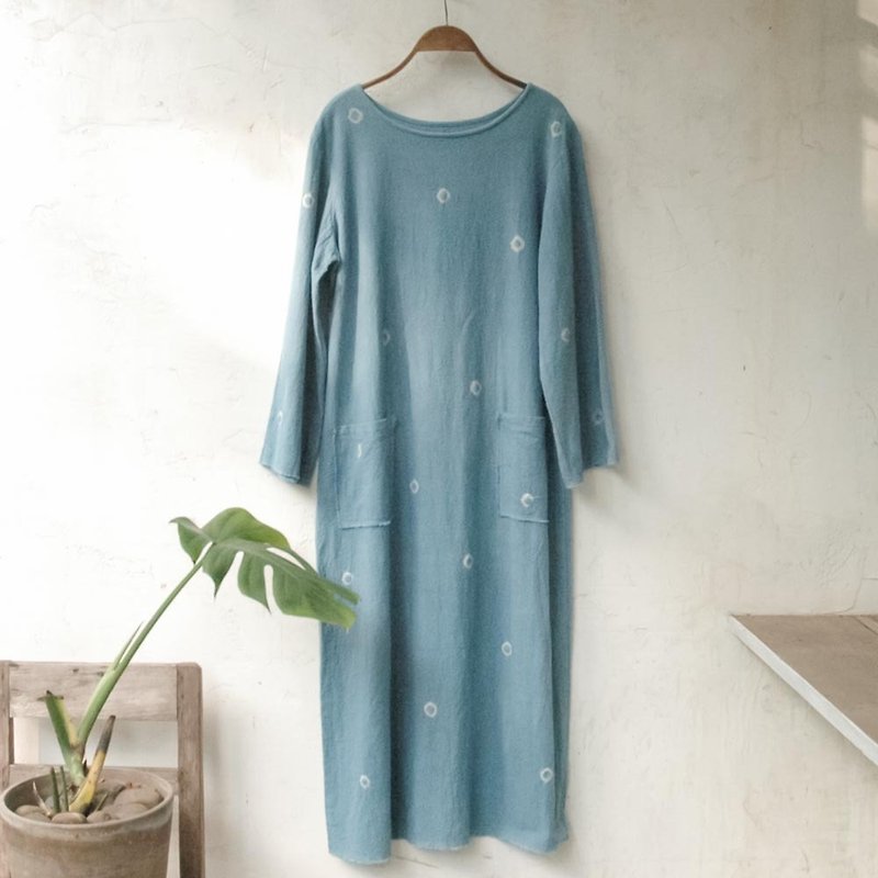 Unwind Dress Dot Dot Dot | INDIGO dyed soft cotton | - ชุดเดรส - ผ้าฝ้าย/ผ้าลินิน สีน้ำเงิน