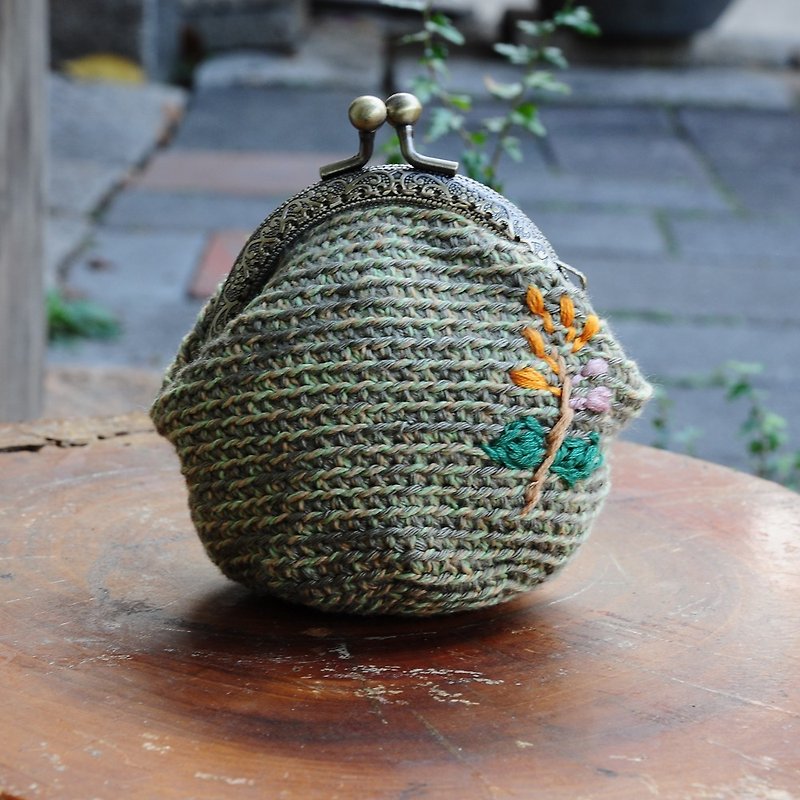 Hand Hook Cotton Twine Embroidery Gold Coin Purse - Olive Green Orange Flower - Coin Purses - Cotton & Hemp 