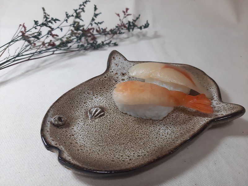 【Hundred Great Souvenirs of Hualien County】Gold Medal Mambo Fish Pottery Plate