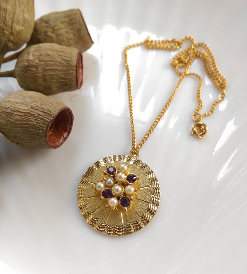 【西洋古董飾品】金色調 優美 氣質 圓牌 珠鑽 項鍊 - 項鍊 - 其他金屬 金色