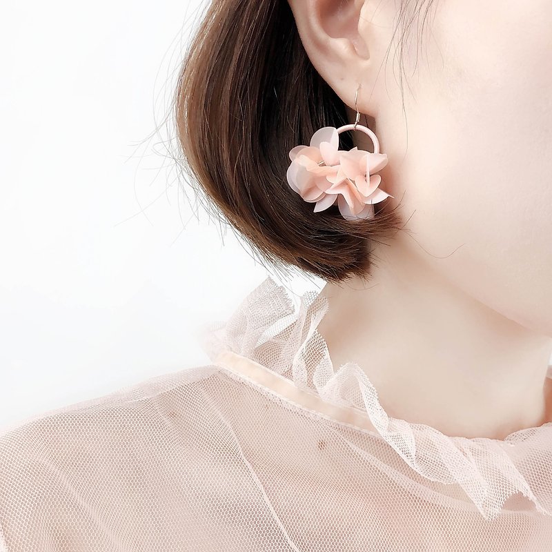 浪漫系 不對稱 粉色 花蕾花朵 防過敏 純銀 耳環耳夾 - 耳環/耳夾 - 純銀 粉紅色