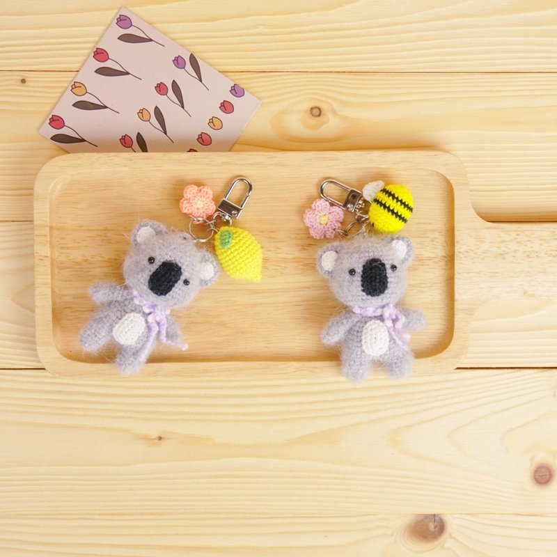 かぎ針編みのコアラキーホルダー。手作りギフト - キーホルダー・キーケース - コットン・麻 グレー