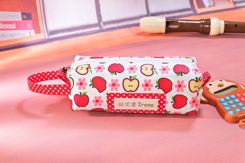 【Customization】Large capacity cotton pencil case toast pencil case (red apple) - กล่องดินสอ/ถุงดินสอ - ผ้าฝ้าย/ผ้าลินิน 