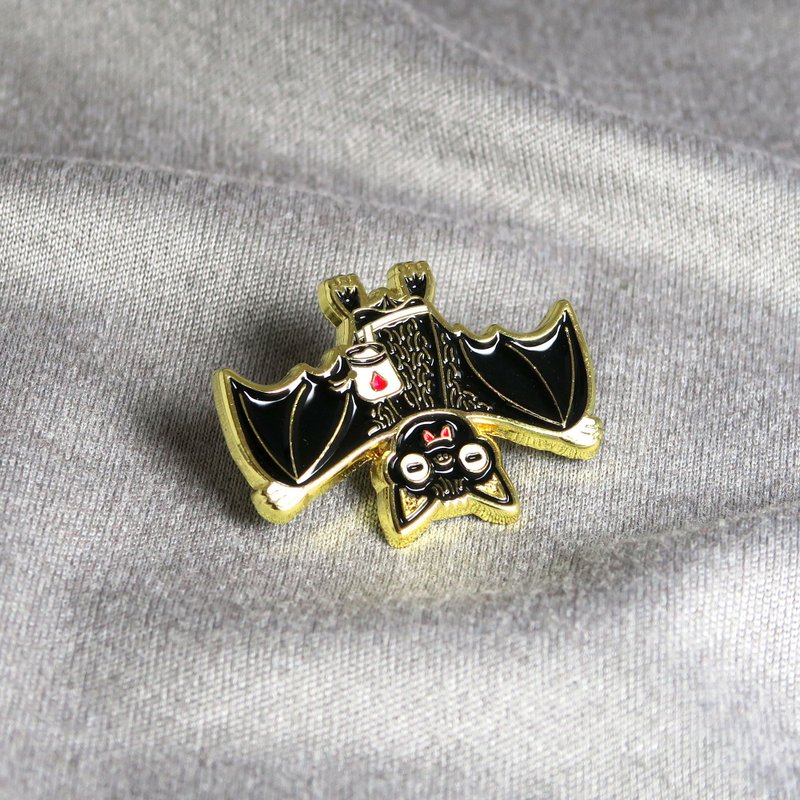 Bat Hang Enamel Pin – Gift for Climbers and Boulderers – 攀岩針 – 등반 クライミング - 徽章/別針 - 其他金屬 多色