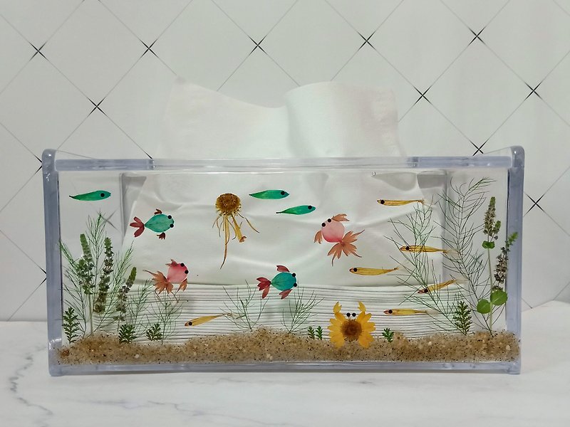 Handmade tissue box with pressed flowers, Pressed flower tissue box