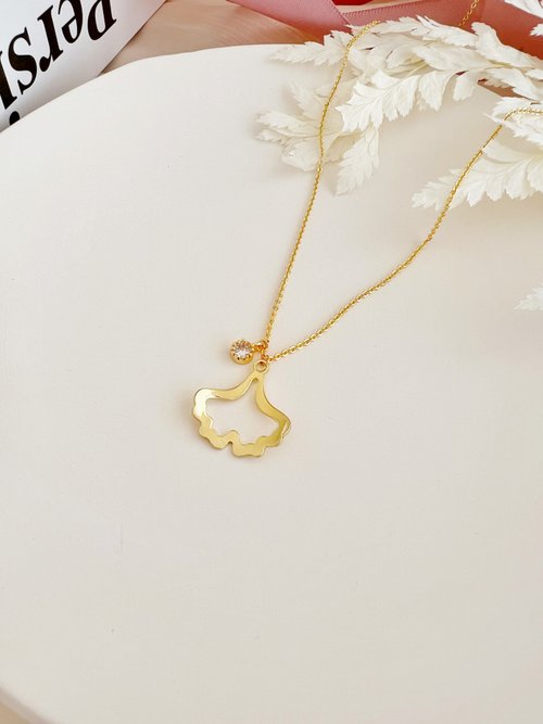 The Moon 牧光質感飾品 【精緻禮盒】簡約線條銀杏葉項鍊-秋天回憶 #輕珠寶 俐落