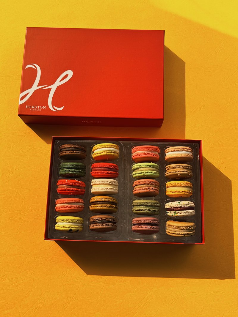 HERSTON [20 Macaron Hardcover Gift Box] - เค้กและของหวาน - วัสดุอื่นๆ หลากหลายสี