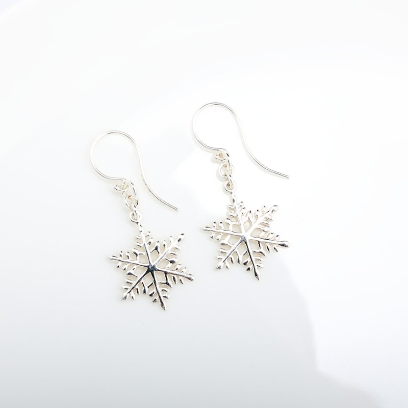 X'mas Snowflake snow s925 sterling silver earrings (changeable ear clips) gift - ต่างหู - เงินแท้ สีเงิน