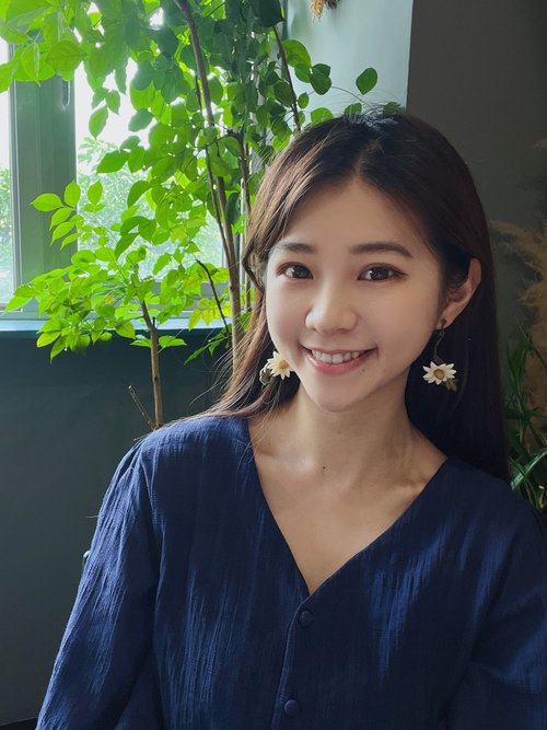 デイジー様　4点おまとめ　本物のお花のピアス　イヤリング デイジーのピアス or イヤリング / Daisy Pierced or Clip-On Ea