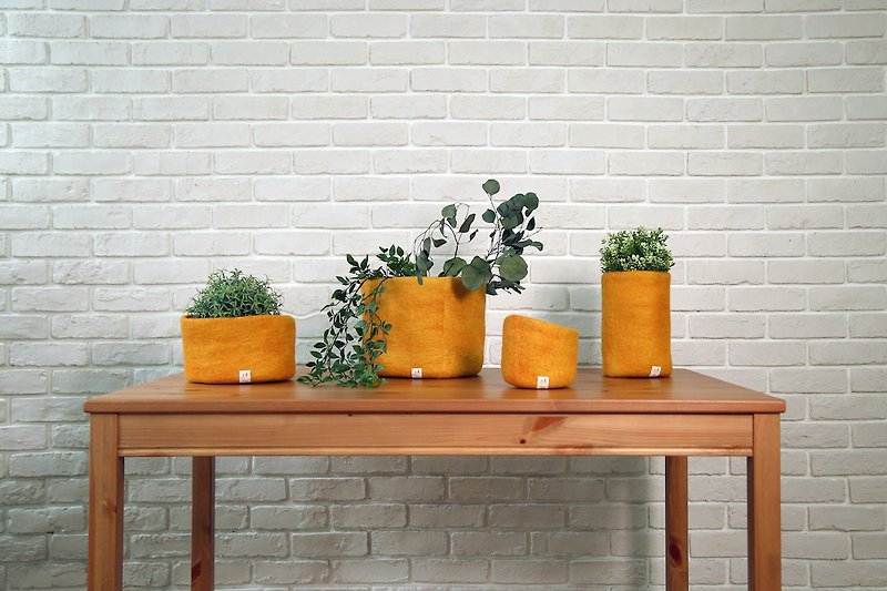 Wool felt flower arrangement, plain two-color, orange mustard - Pottery & Ceramics - Wool Orange
